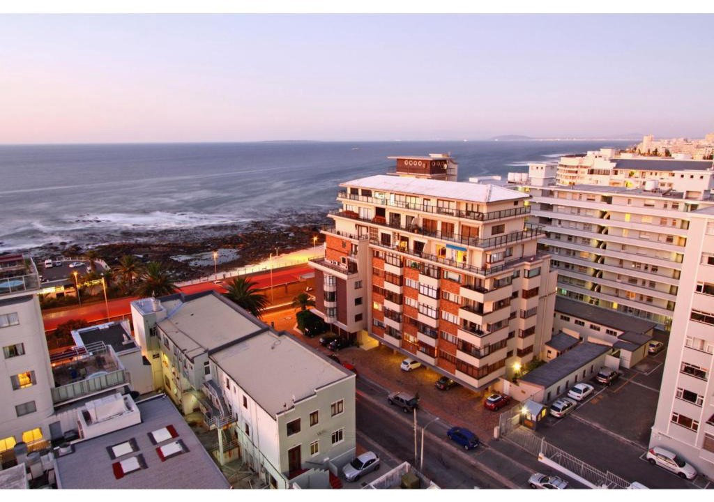 Sea Point Apartment | Fairmont 1001