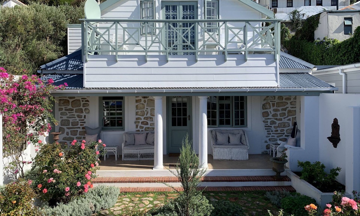 Kalk Bay Cottage | Fairwater - Fabulous family cottage, walk to the beaches, pools and a kid's park