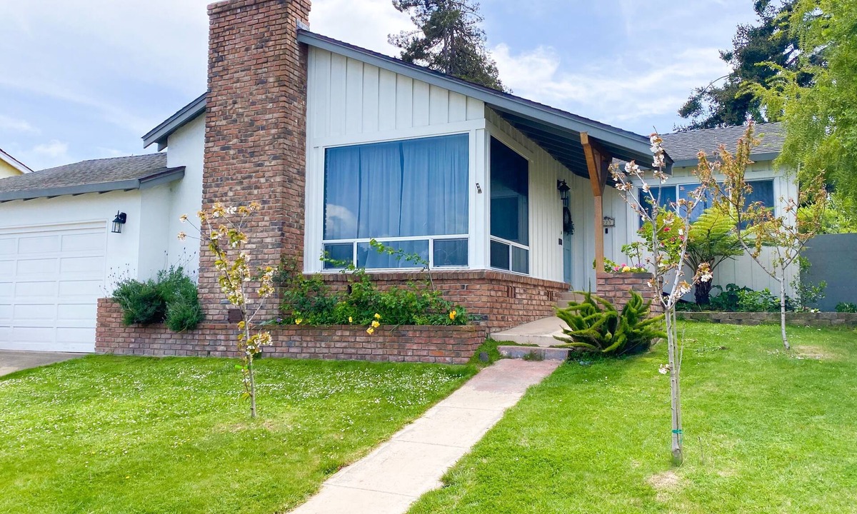 Salinas House | Family Friendly 3 bedroom, 2 bath Homestead located 25 minutes from Monterey