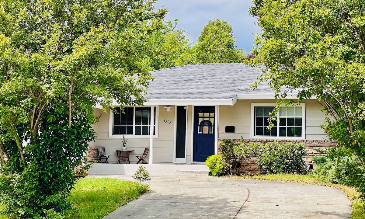 Carmichael House | Family Retreat: 3BR Cozy Haven with Playground