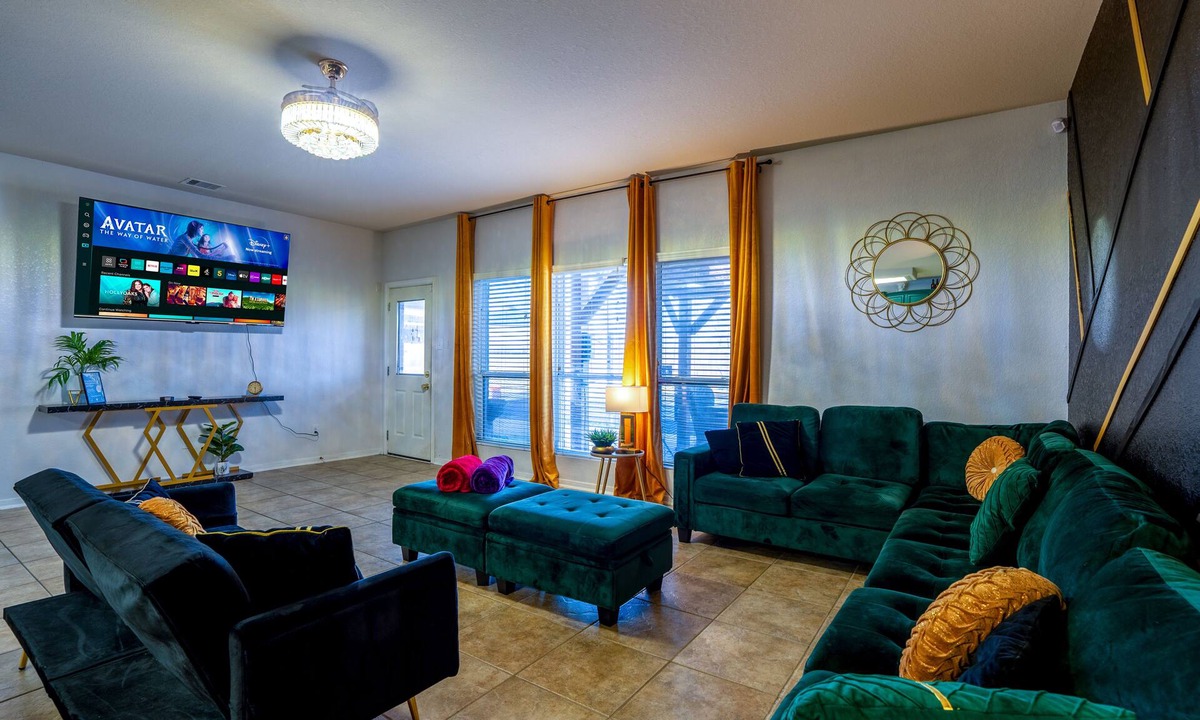 Northeast Houston House | Family Retreat with Outdoor Fun Experience, Speakeasy Room, Fire Pit, & More HTX