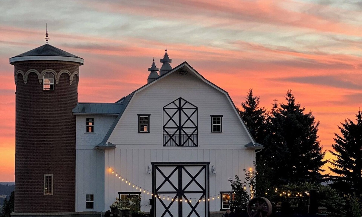 Colbert House | Famous tranquil GreenBluff barn on 10 acres, huge views, north Spokane