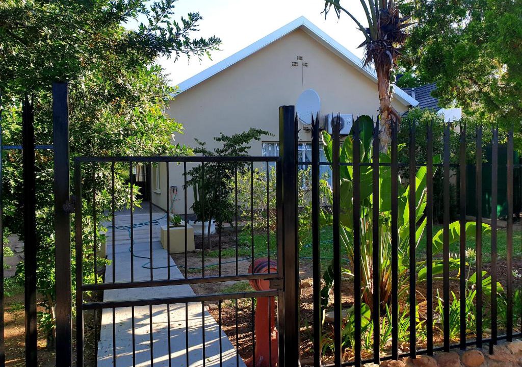 Porterville Bed & Breakfast | Feather Feet