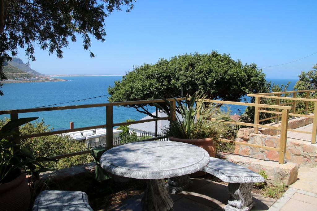 Fish Hoek House | Fisherman's Watch Cottage