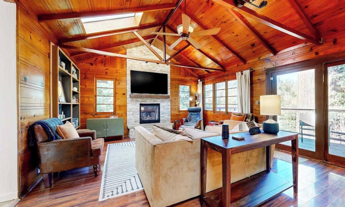Forestville House | Forestville 3BR riverfront cabin with hot tub & redwood decks