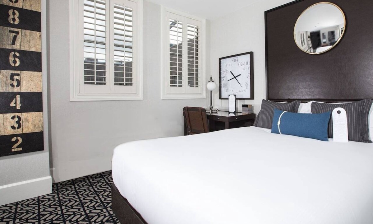 South Beach Hotel | Full Bed Room at Historic Waterfront Hotel| Breakfast & Onsite Japanese Dining