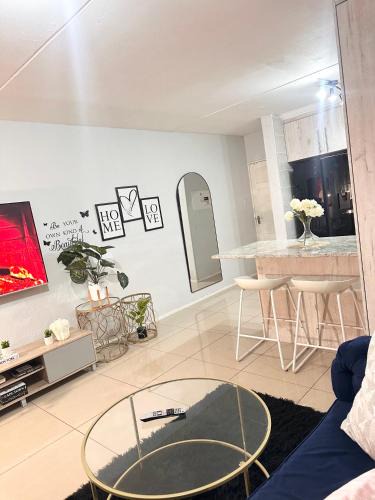 Weltevredenpark Apartment | Fully Furnished 3 bedroom apartment rental