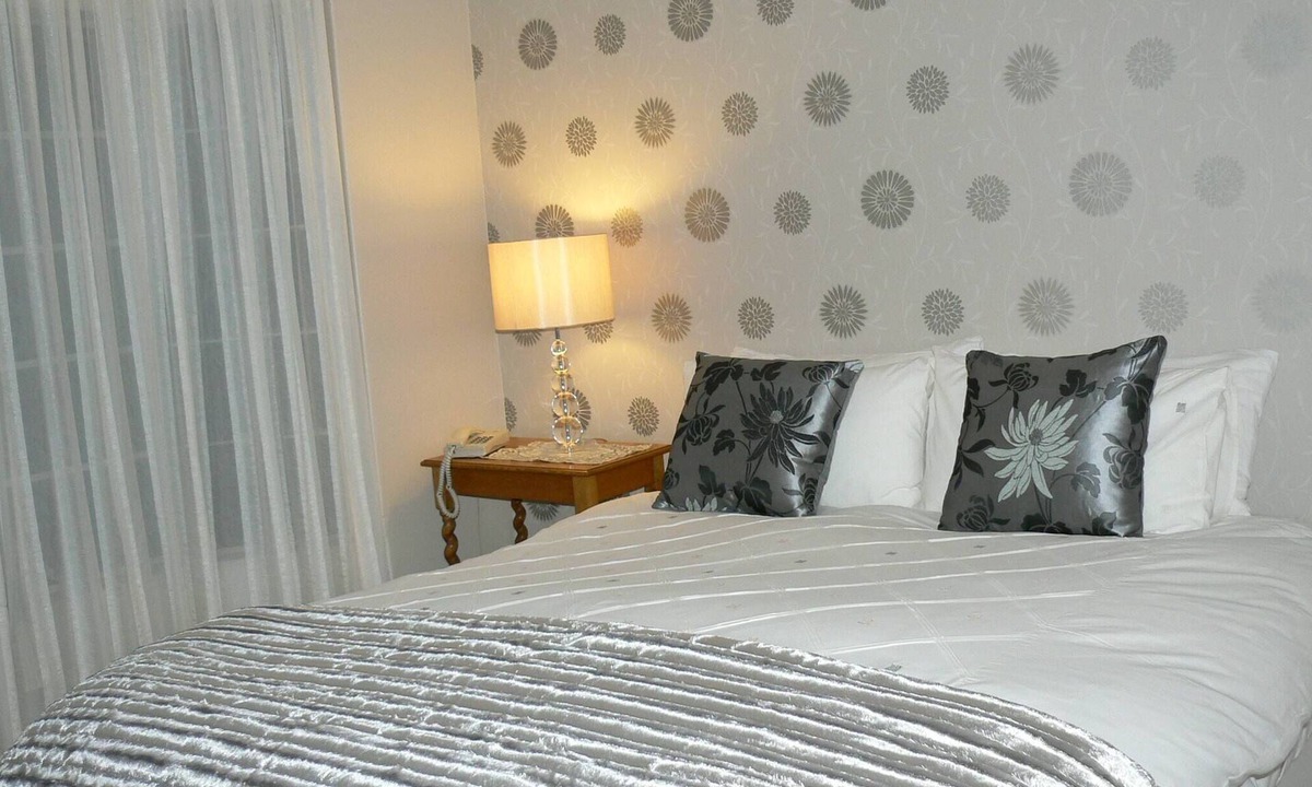 Bloemfontein House | Fully Furnished 3 Bedroom House In in Pentagon Park Bloemfontein