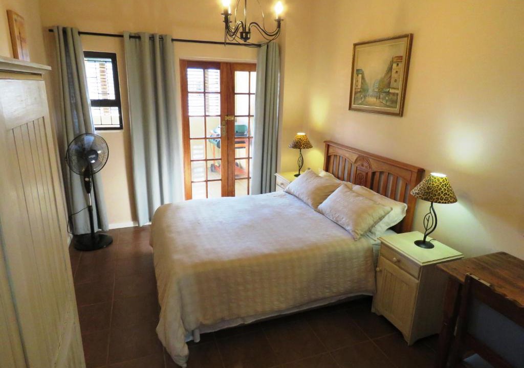 Gansbaai Apartment | Gansbaai Central Accommodation Sleeps 2 adults and 2 kids under 10 years