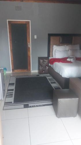 Robertsham House | Garden point Guest house