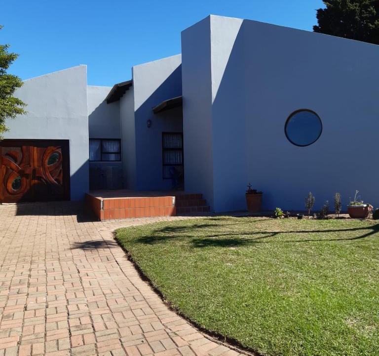 Jeffreys Bay Apartment | Genie's Nest JBay Flat 1
