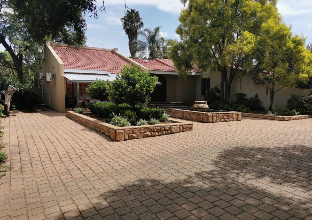 Riebeeckstad House | Gluckman Drive Guesthouse