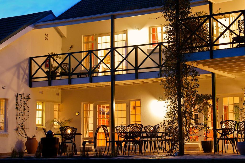 Somerset West House | Golden Hill Guest House