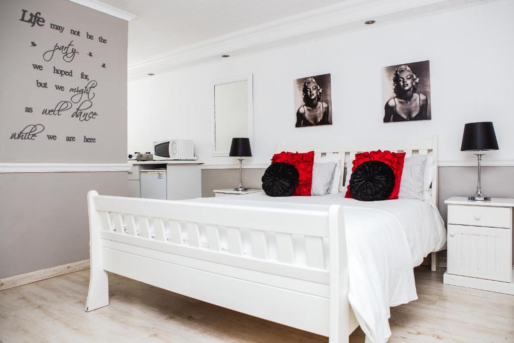 Vredenburg Bed & Breakfast | Golden Key Guesthouse