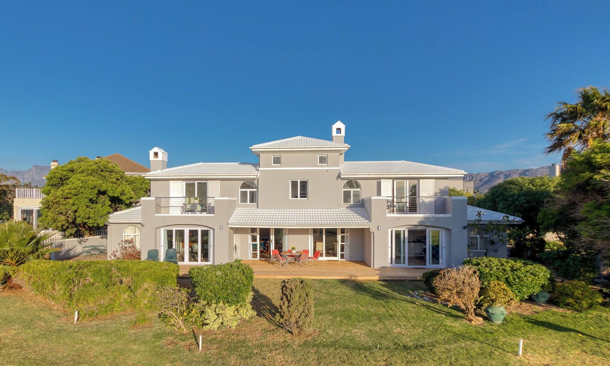 Strand House | Golf at the Beach !