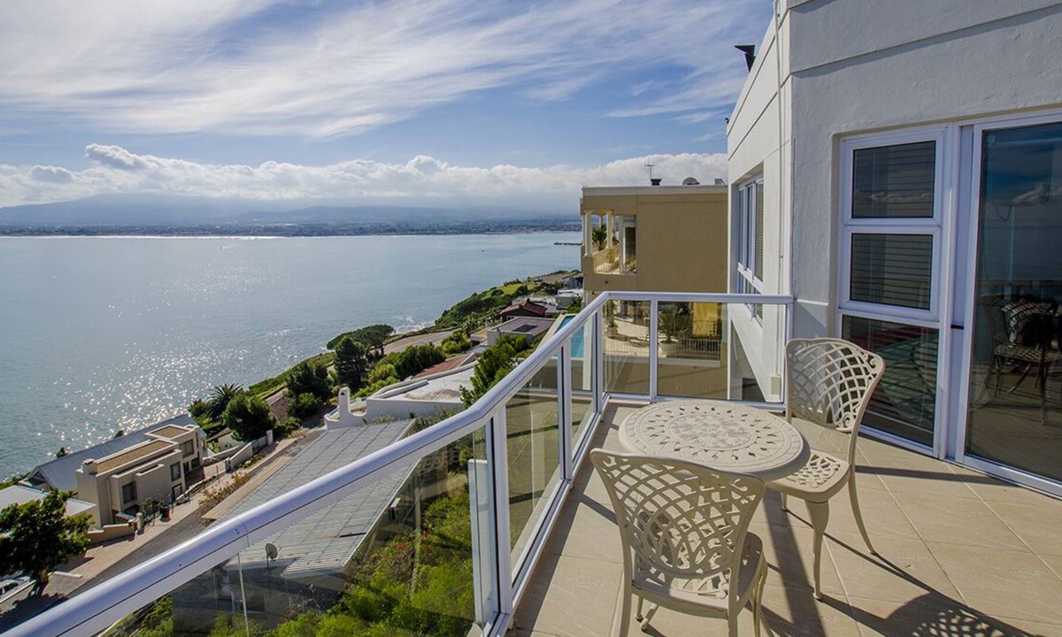 Mountainside Apartment | Gordon's Bay | Protea Place Luxury One BR Apt
