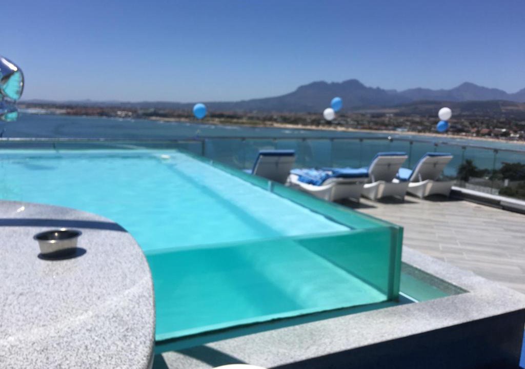 Mountainside Apartment | GORDON's SHORE LUXURY APARTMENTS - Solar Powered