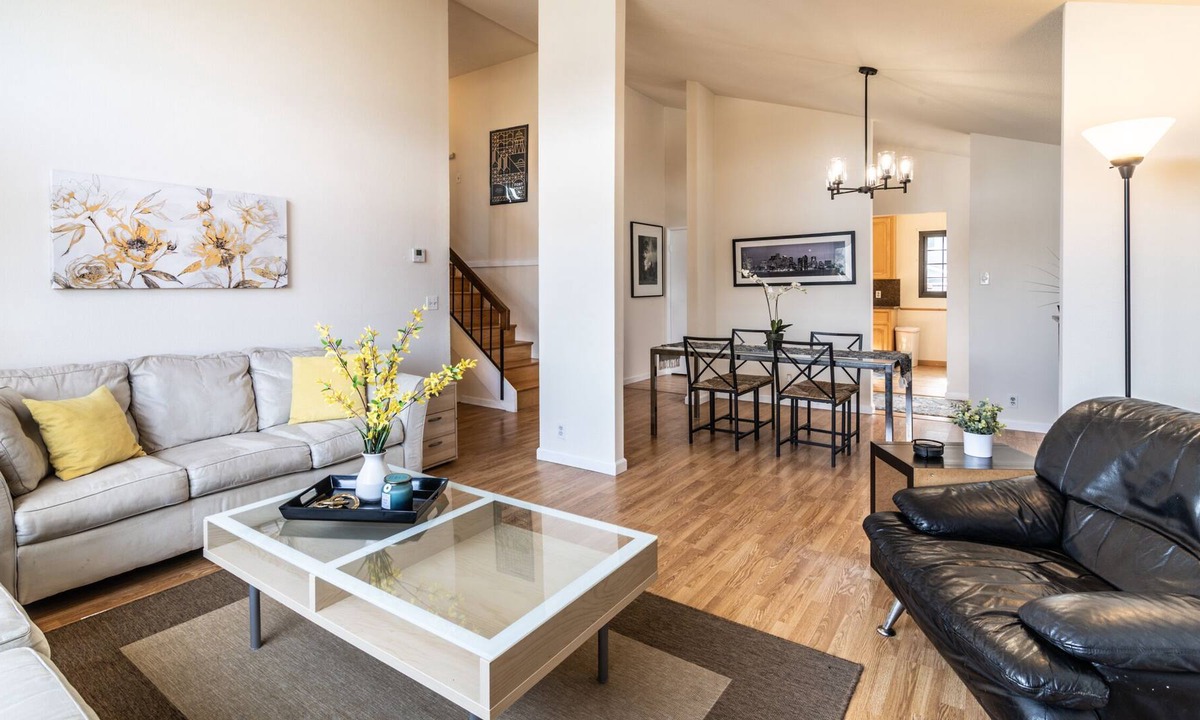 Serramonte House | Gorgeous Bay Views Close to SFO and San Francisco (pet-friendly!)