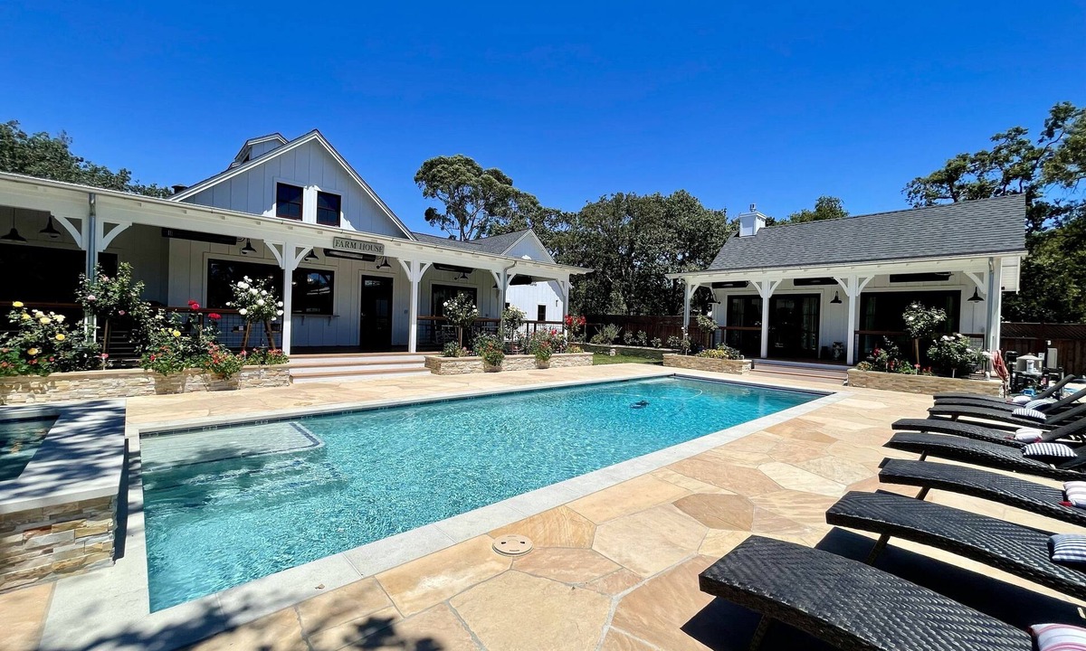 Sonoma House | Grand Luxury Estate, 5 min from Wineries, Chefs Kitchen, Pool & Spa, Bocce, Farm
