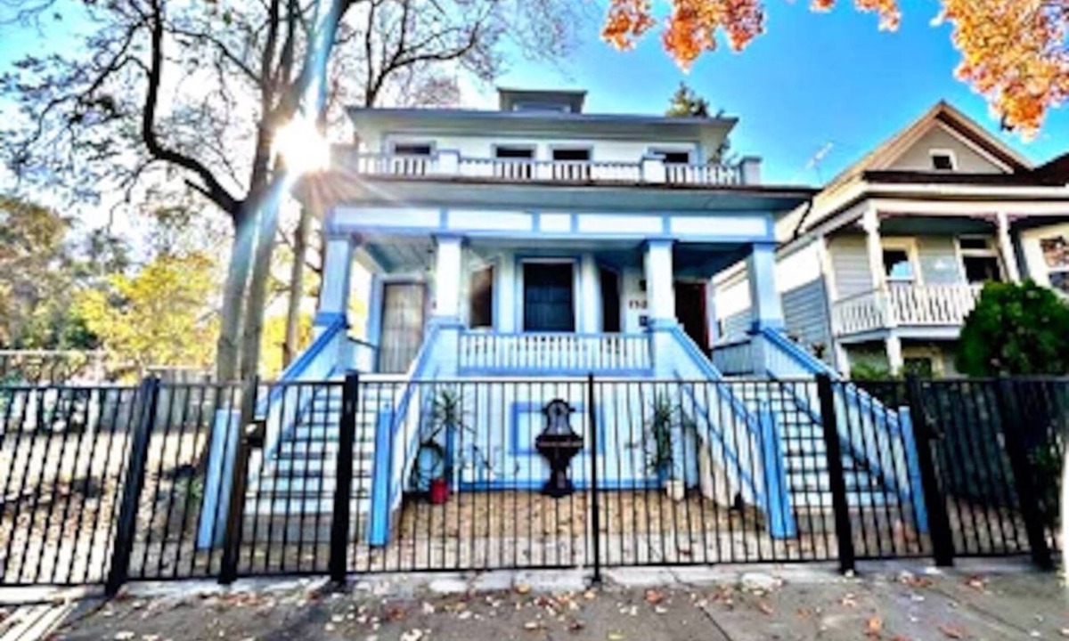 Downtown Sacramento House | Grand Victorian in Mansion Flats - 3BR/1.5BA