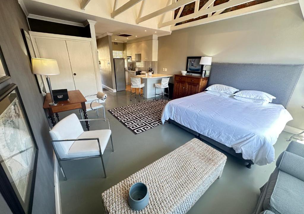 Three Anchor Bay Apartment | Green Point Self Catering Studios