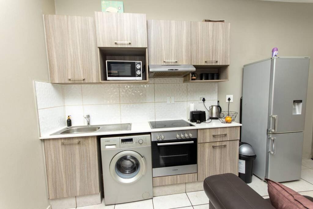 Greater Johannesburg Metropolitan Area Apartment | GreenGrow Apt. with view