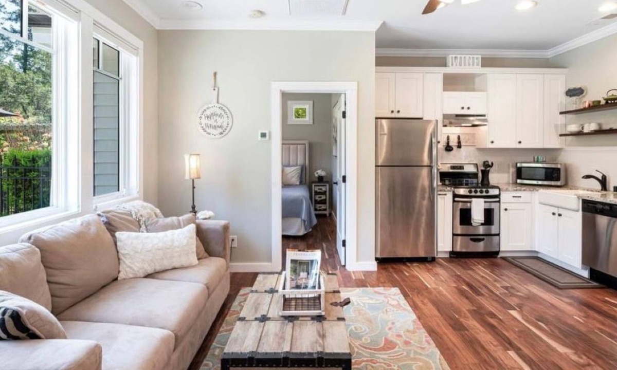 Santa Rosa House | Guesthouse in Santa Rosa