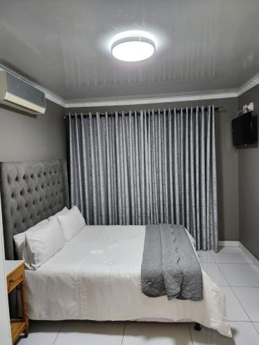 Universitas House | GuestRest