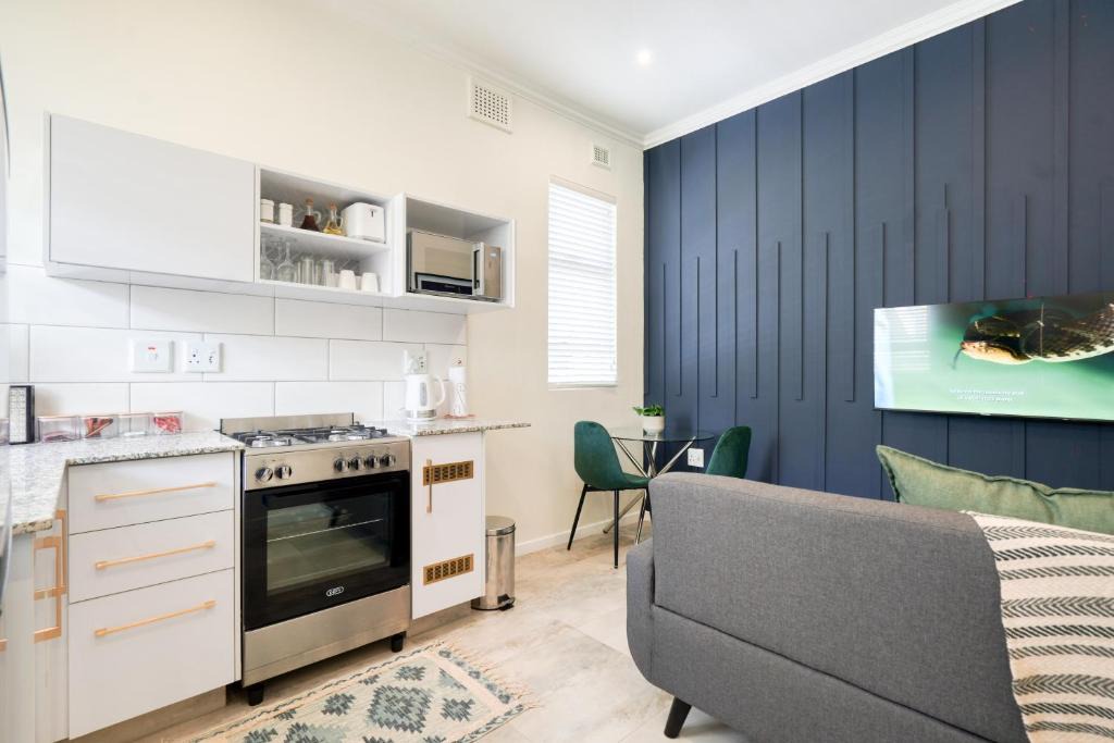 Windermere Apartment | Hampton Collection - Contemporary 3 Sleeper Apartment with Pool