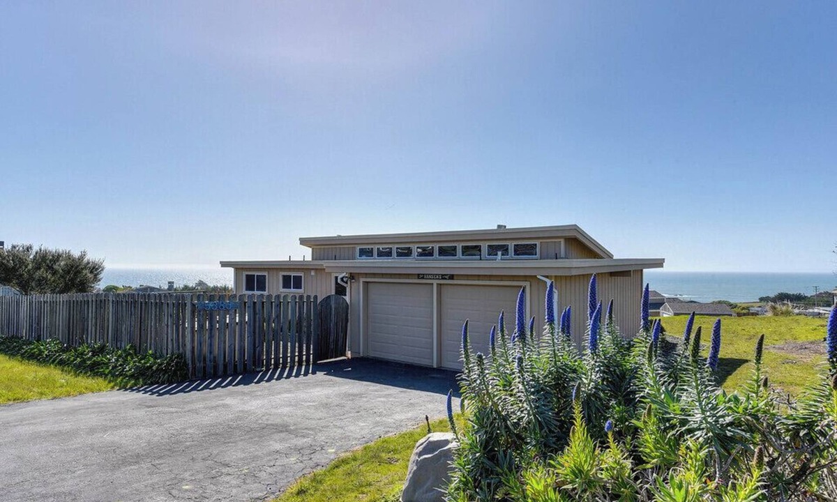 Sereno del Mar House | Hansen's Bodega Bay Getaway-Walk to Beach!
