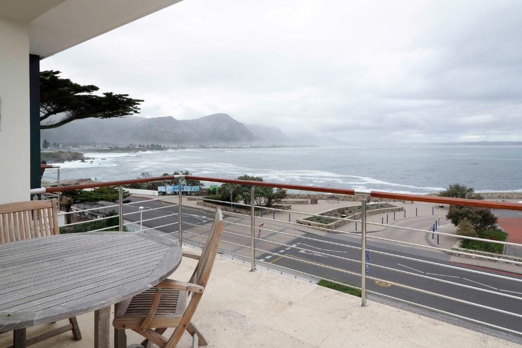 Hermanus City-Centre Apartment | Hermanus Seaview Apartment
