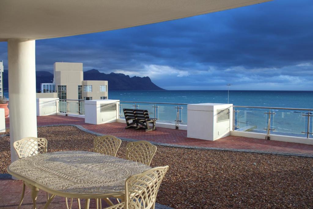 Strand Apartment | Hibernian Towers 505