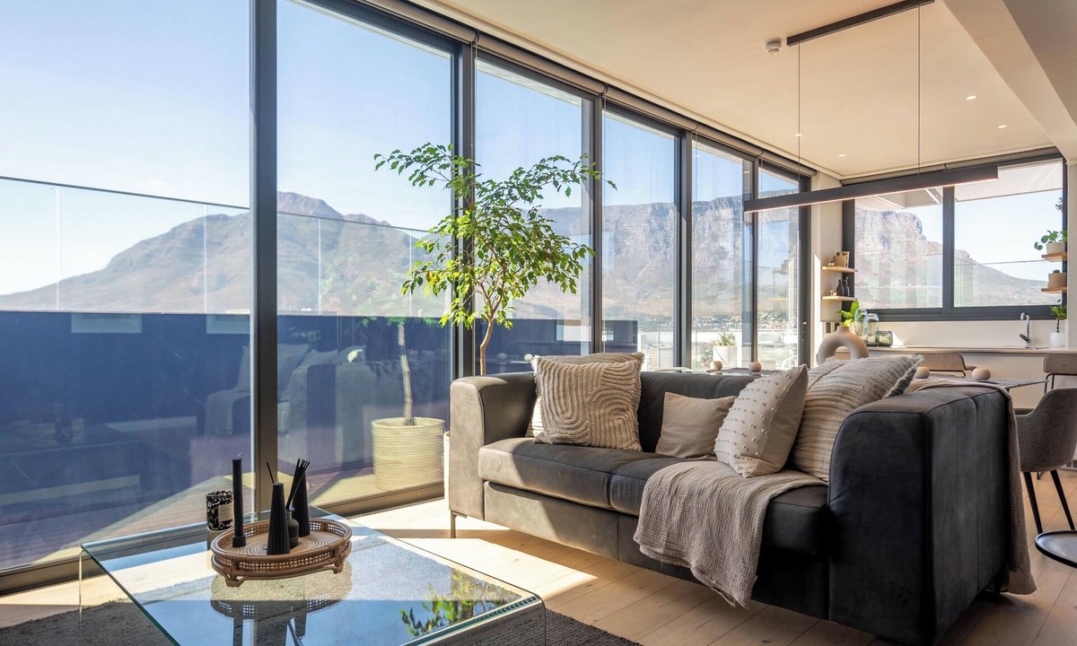 Cape Town City Centre Apartment | Highest Penthouse in City - Pool and Panoramic Views