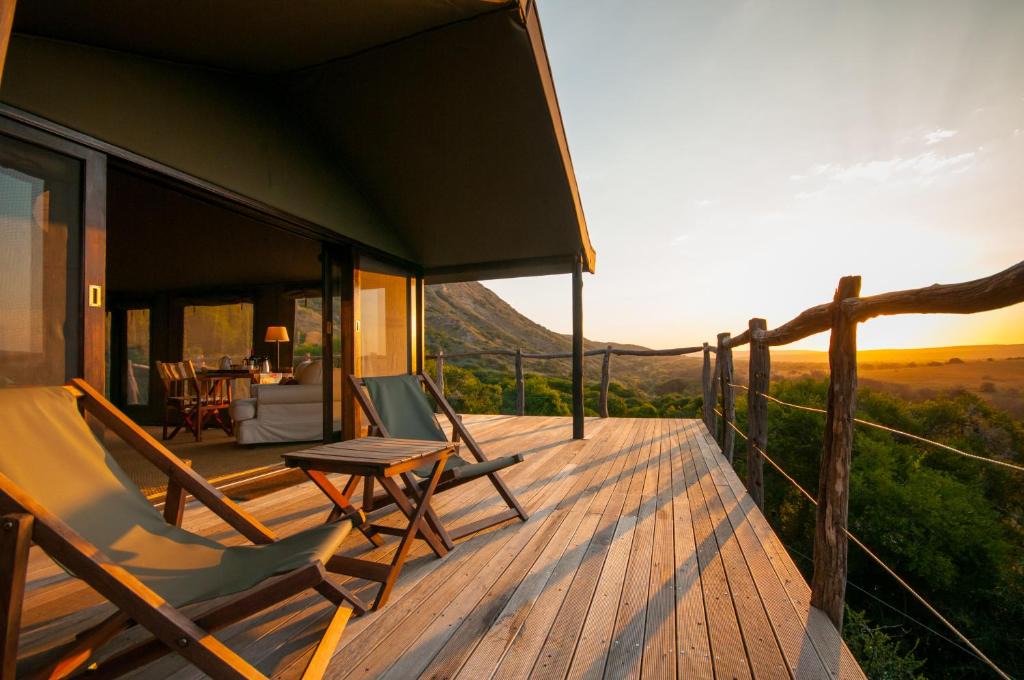 Sidbury Cabin | HillsNek Safari Camp – Amakhala Game Reserve