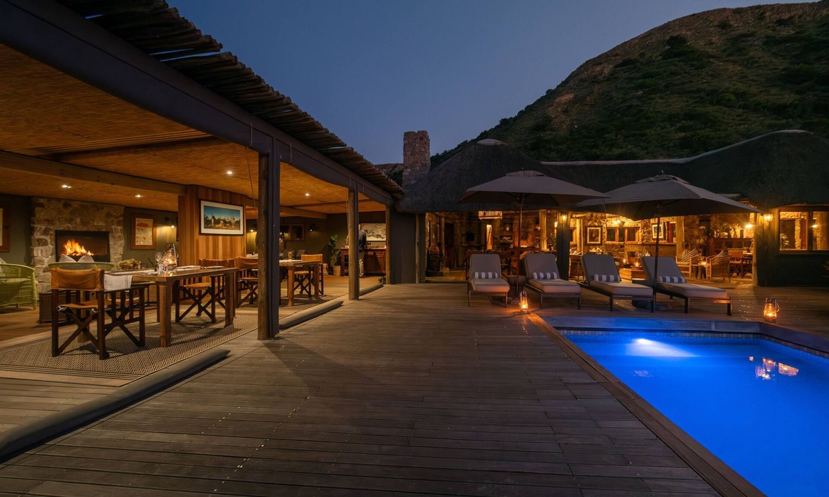 Sidbury Hotel | HillsNek Safari Camp - Amakhala Game Reserve