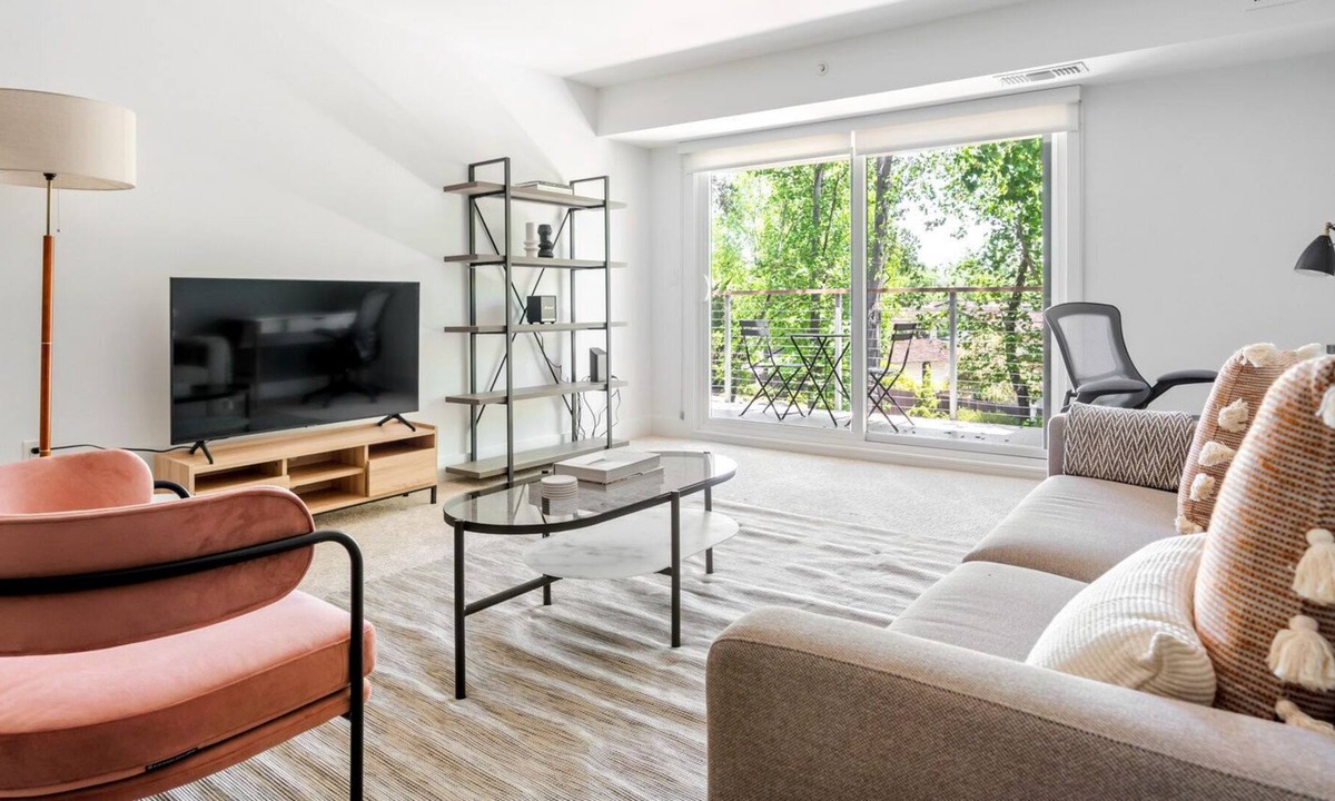 Sharon Heights Apartment | Hip Menlo Park 1BR w/ Pool, W/D & BB Court, near highways, by Blueground