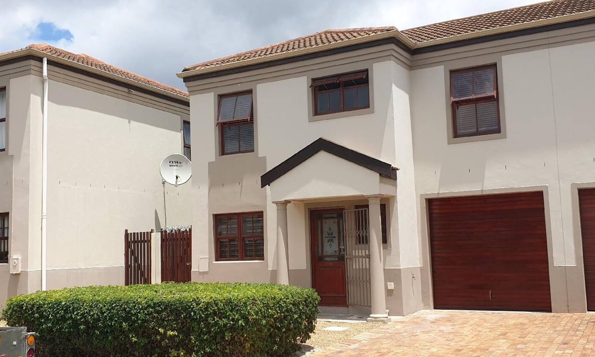 Tokai House | Holiday house Cape Town for 2 - 7 persons with 3 bedrooms - Twin house