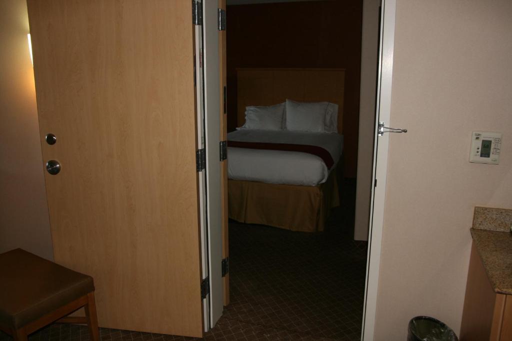 Stockton Hotel | Holiday Inn Express Stockton Southeast by IHG