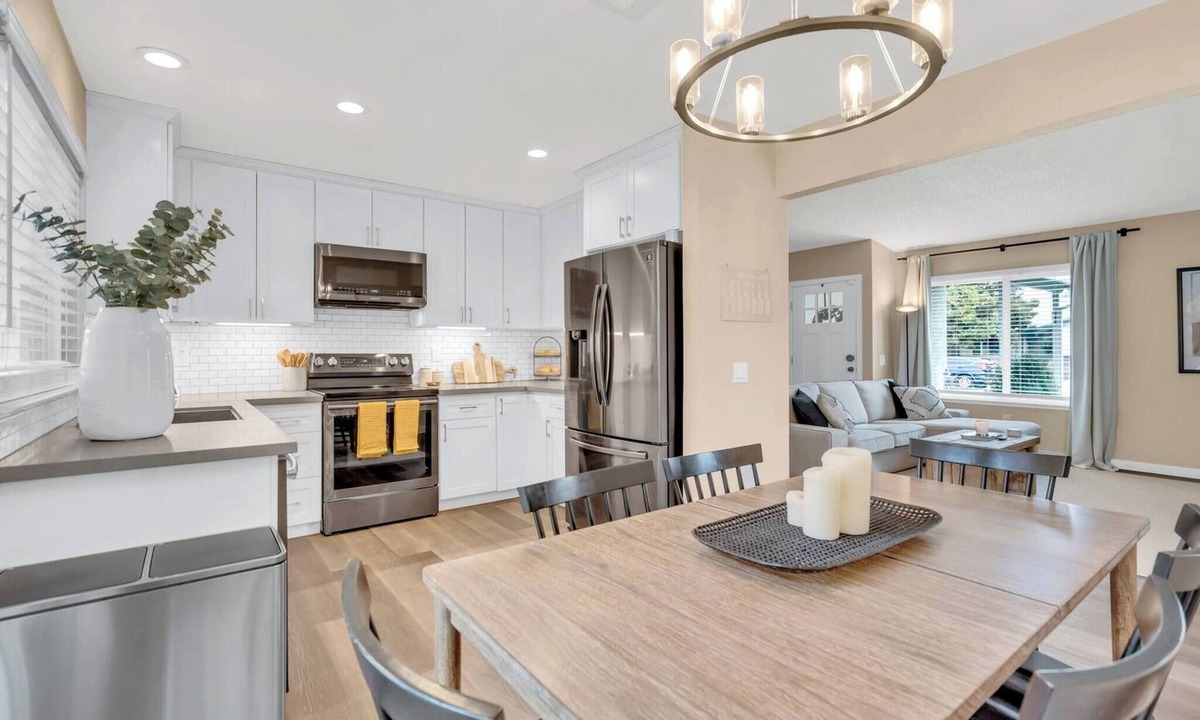 South Natomas House | Home 4 miles to Downtown & 9 miles to Airport
