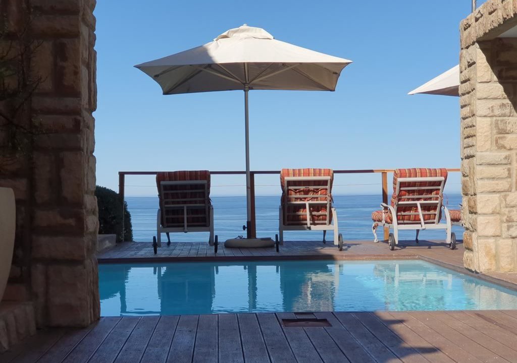 Brenton-on-Sea House | HoneyMoon Suit in Brenton On The Rocks