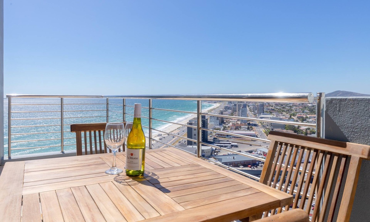 Bloubergstrand Apartment | Horizon Bay 1603 Beachfront Beauty by HMH