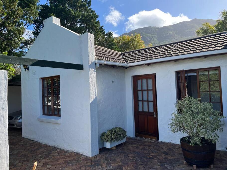 Hout Bay Apartment | Hout Bay Perfection -Studio Apartment.