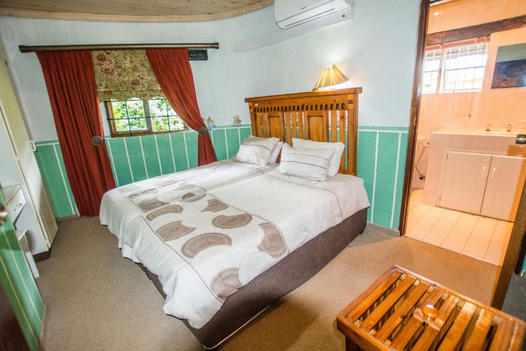 Kareeberg Cabin | Hoyohoyo Koeltehuis Farm Lodge