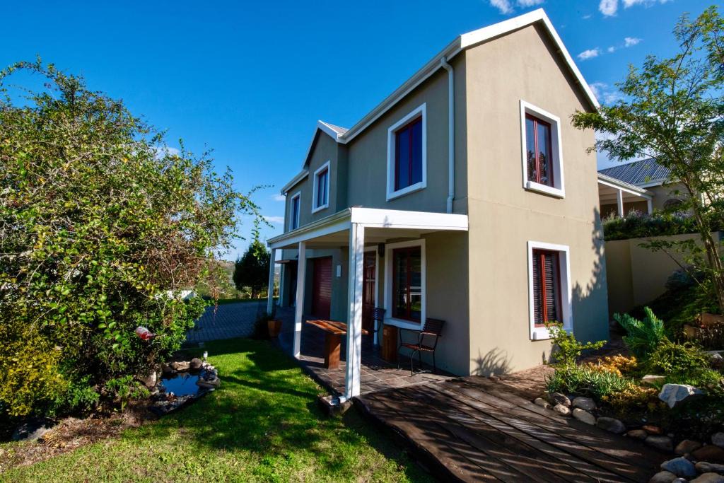 Knysna Apartment | Hubert's Ecke: A Tranquil and Peaceful Space