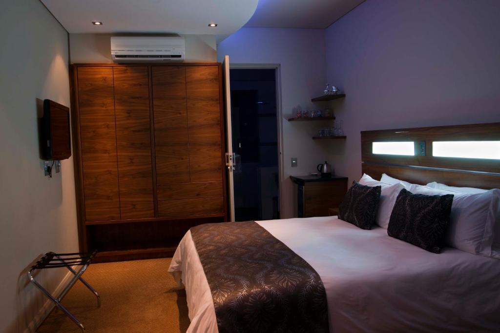 Lynnwood Hotel | Hudson House