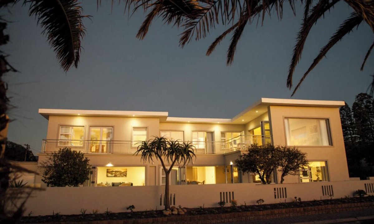 Melkbosstrand House | Huus Dejuna Family-friendly with private swimming pool and sea view