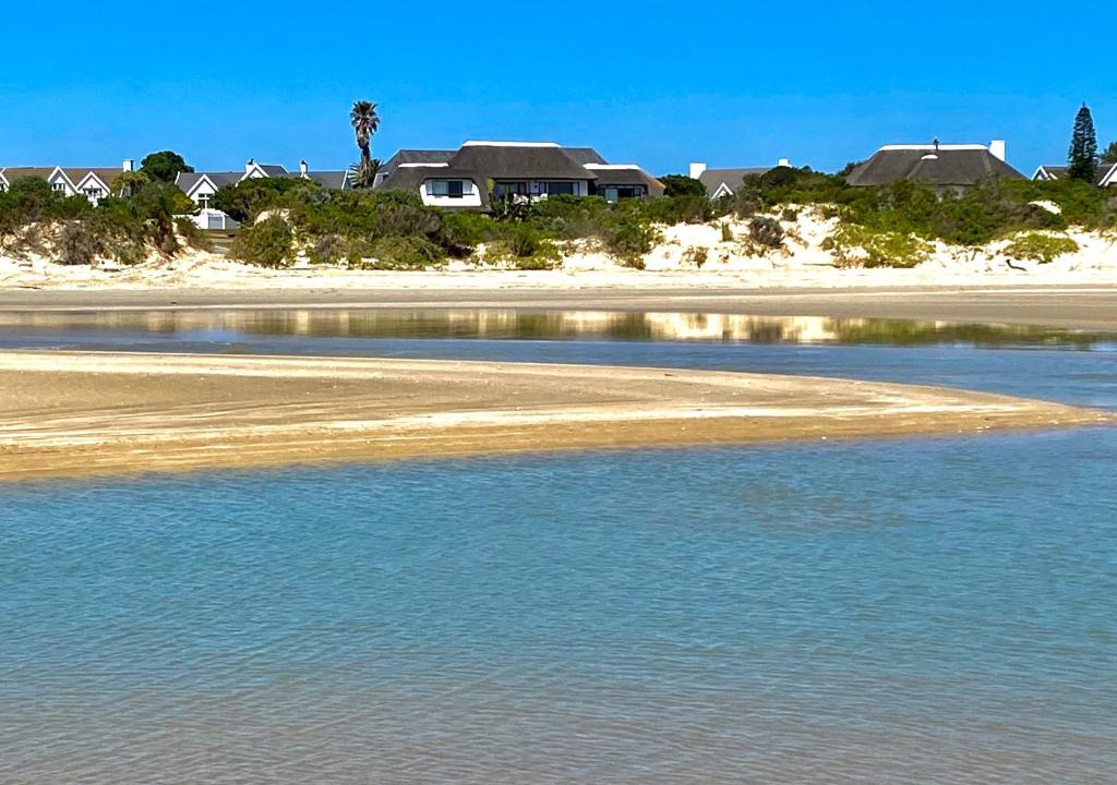 Saint Francis Bay Bed & Breakfast | i-LOLLO Bed & Breakfast at the River Mouth