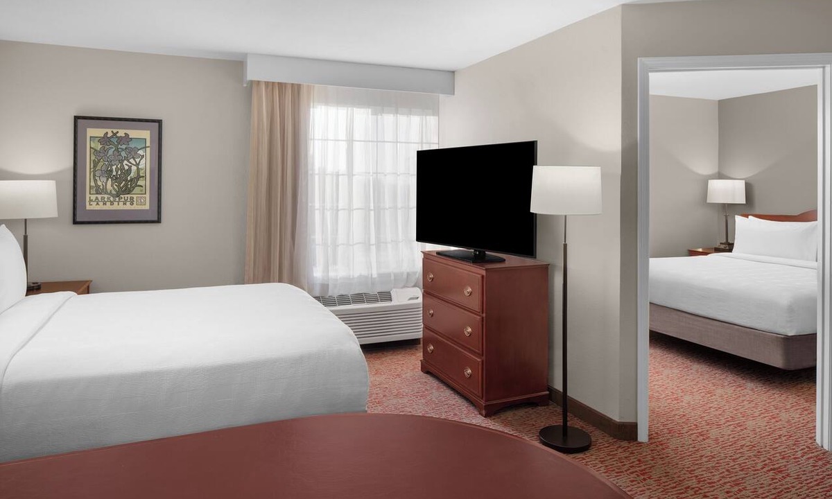 The East Side Hotel | Ideal Group Retreat – Two 1BR Suites w/Kitchen & Living Area
