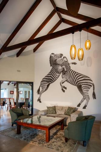 Thorny Bush Game Reserve Cabin | Idube Game Reserve