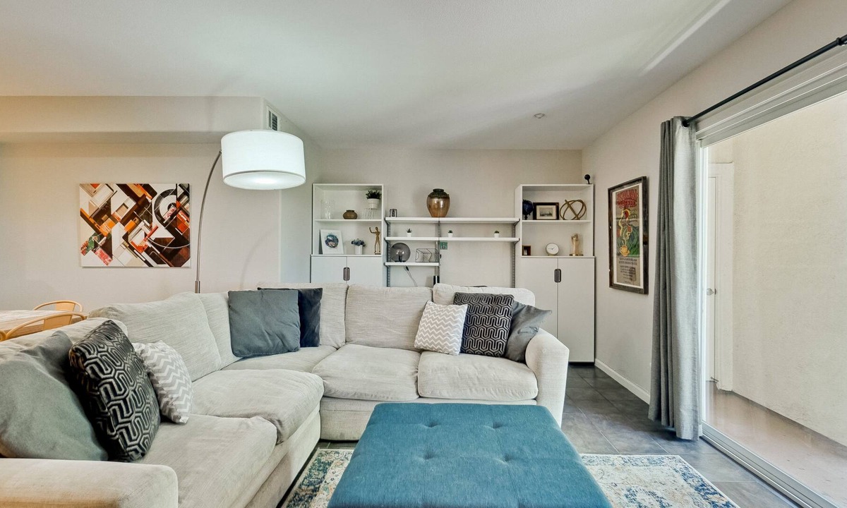 Willow Glen House | In the Center Of It All. Corporate house .